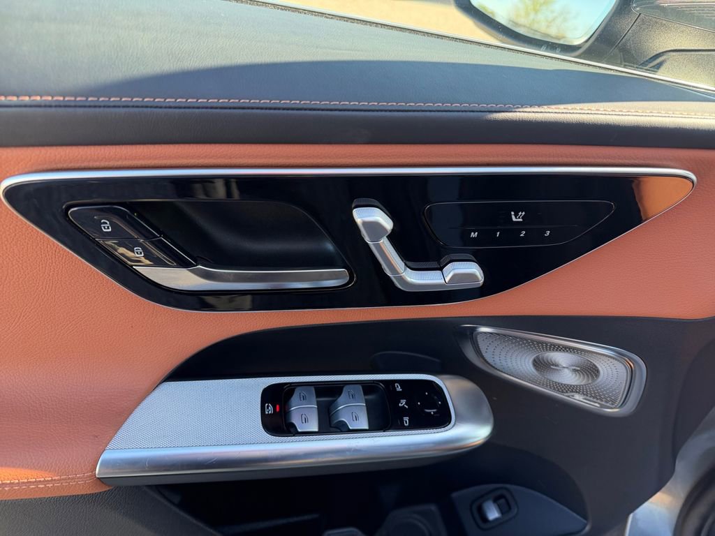 Used 2023 Mercedes-Benz GLC 300 4MATIC image 16