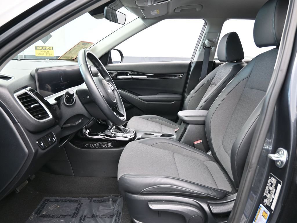 Used 2024 Kia Seltos S image 11