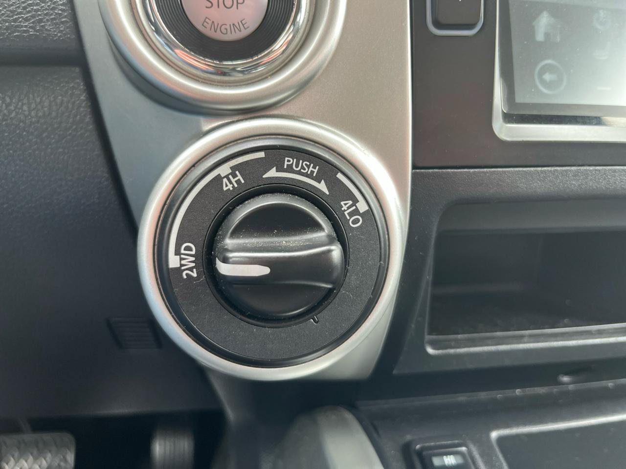 Used 2017 Nissan Titan SV AWD/4WD image 27