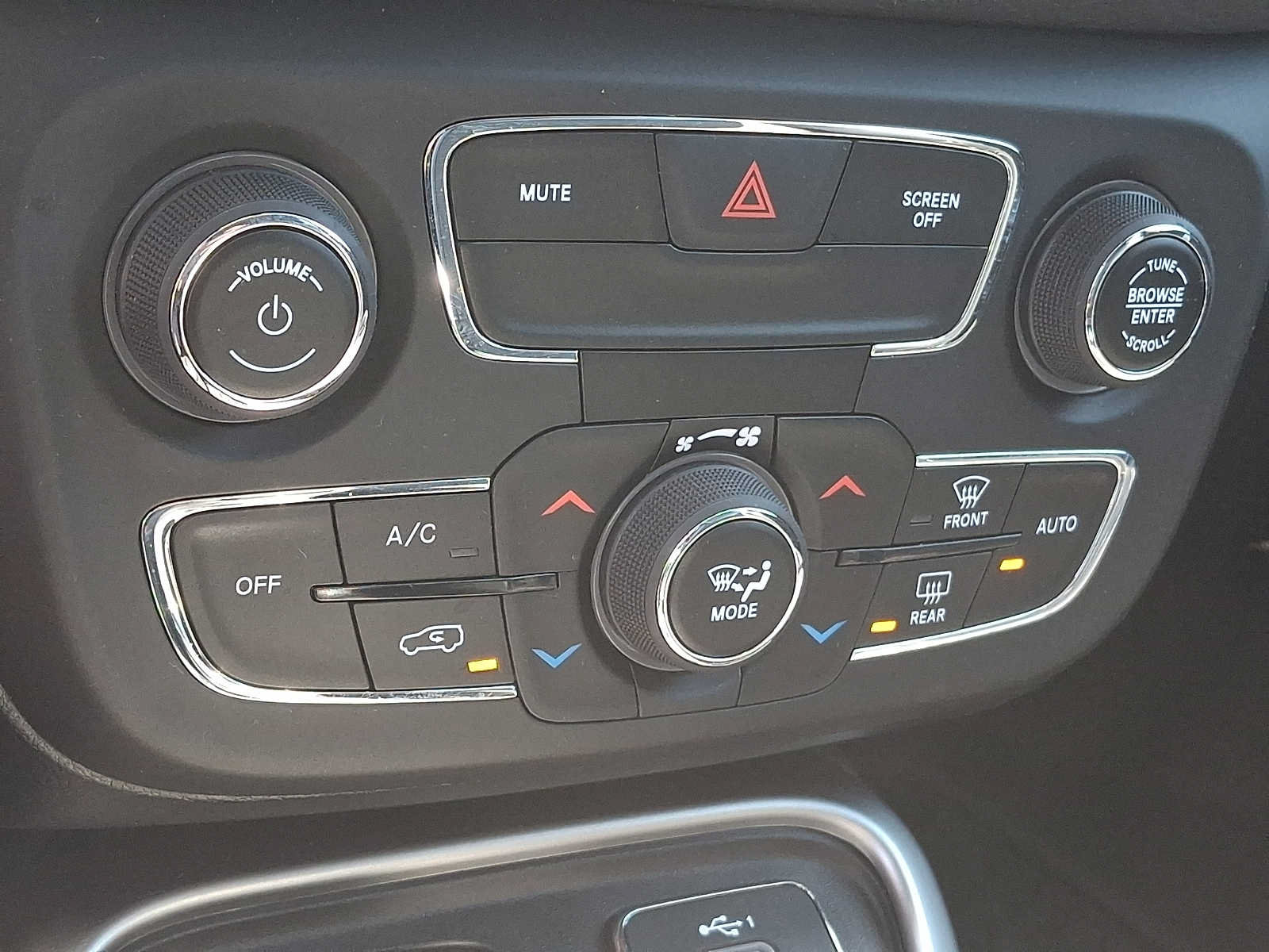Used 2020 Jeep Compass Latitude w/ Popular Equipment Group AWD/4WD image 13