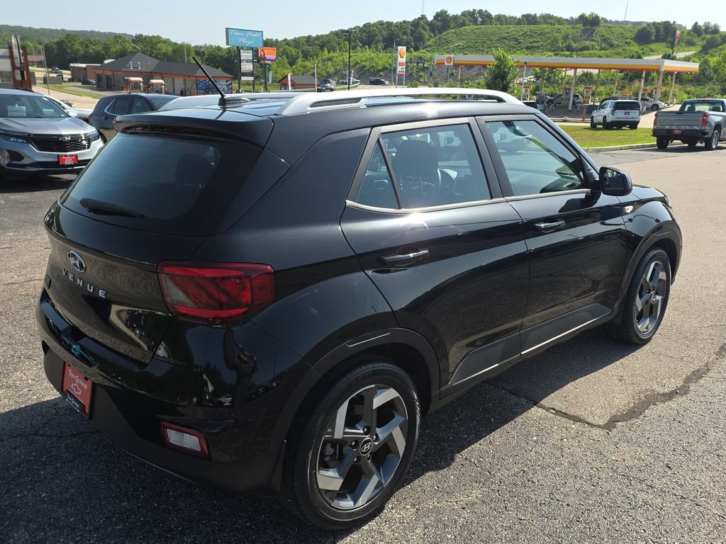 Used 2023 Hyundai Venue SEL FWD image 8