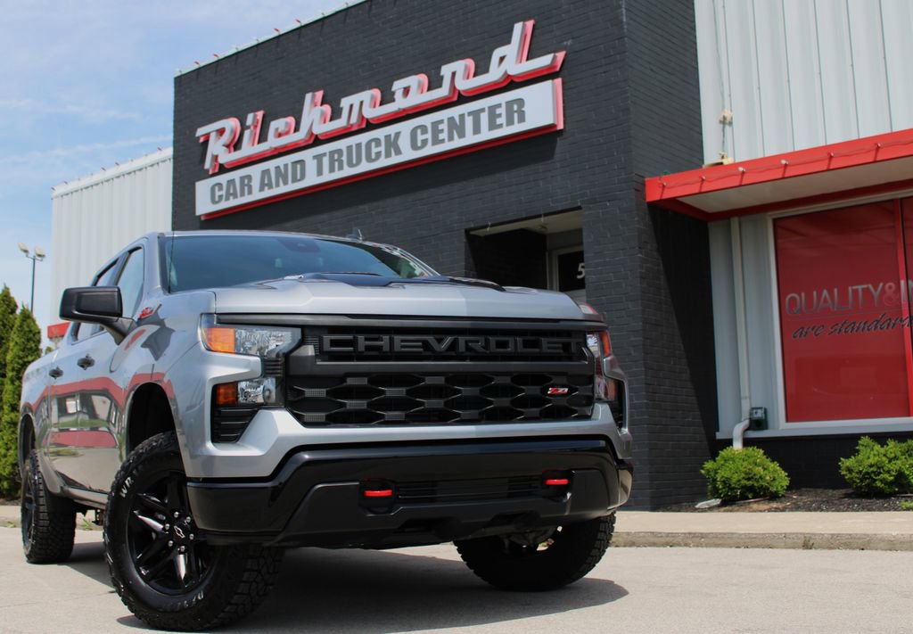 Used 2025 Chevrolet Silverado 1500 Custom Trail Boss AWD/4WD image 1