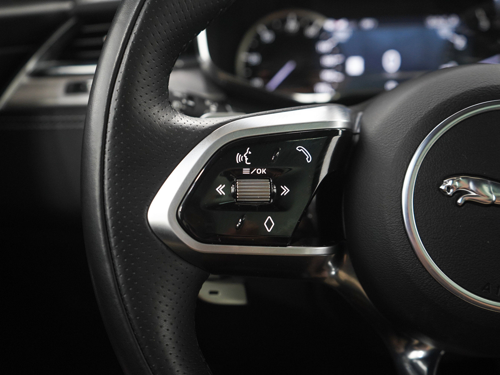 Used 2023 Jaguar F-PACE R-Dynamic S AWD/4WD image 25