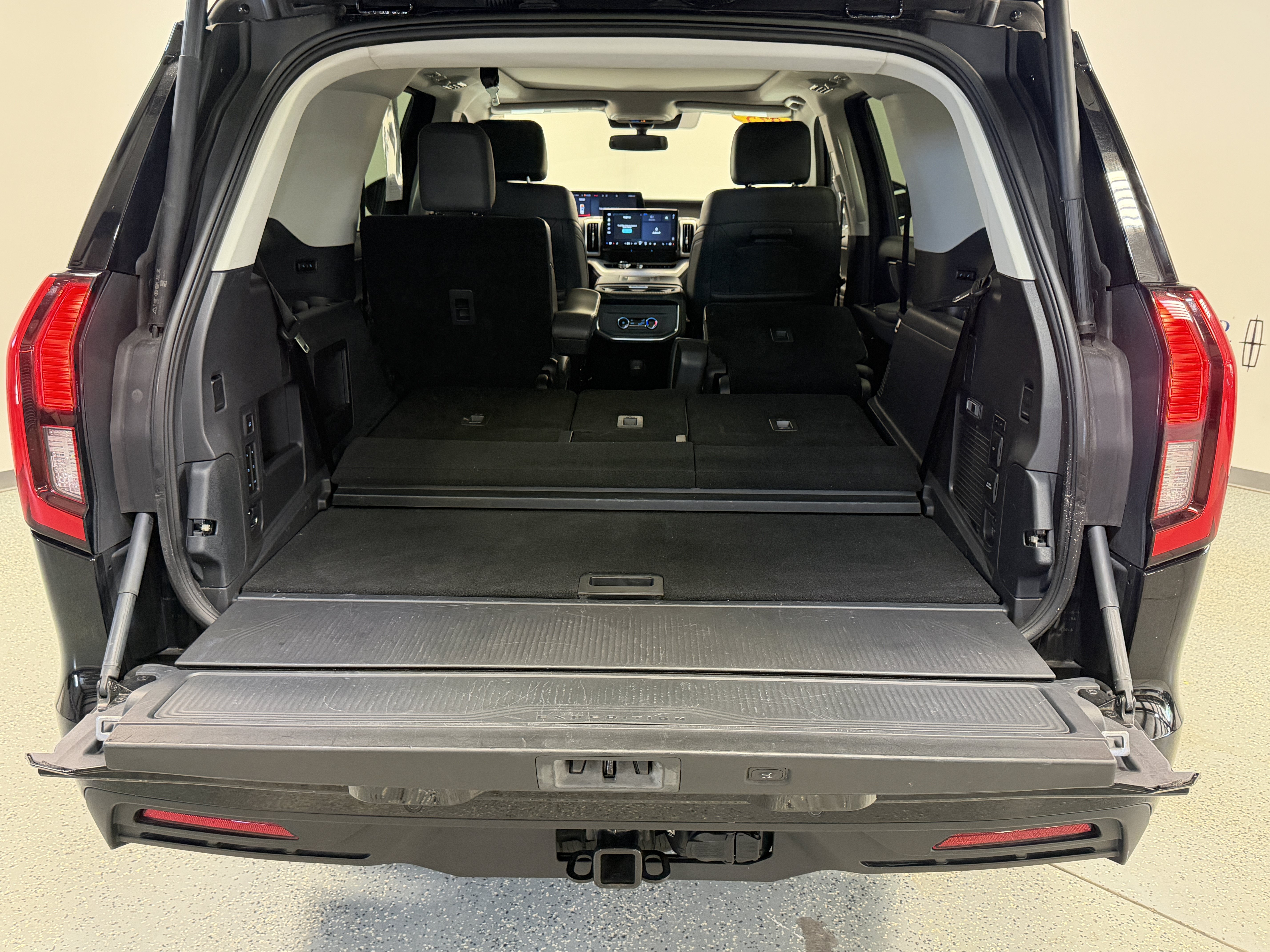 Used 2025 Ford Expedition Active AWD/4WD image 26