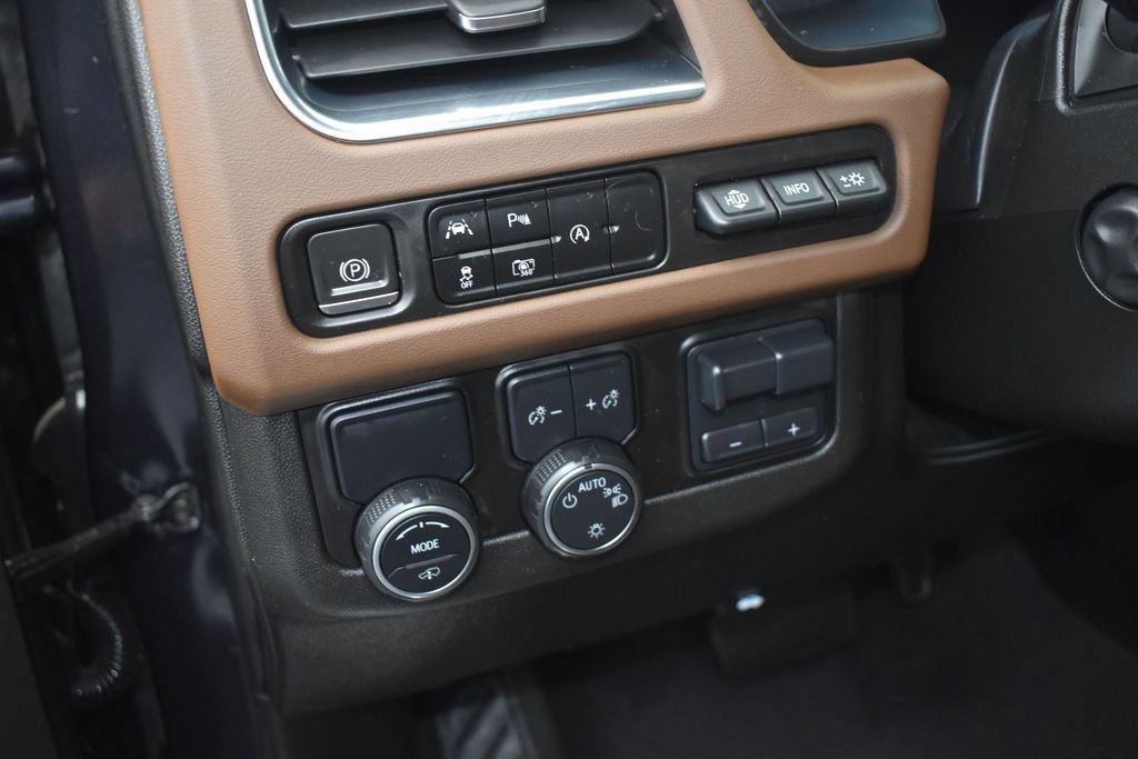 Used 2023 Chevrolet Suburban High Country RWD image 10