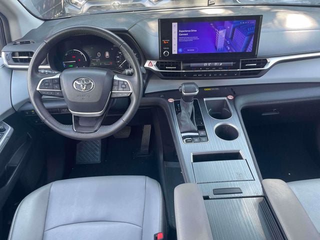 Certified 2025 Toyota Sienna XLE FWD image 16