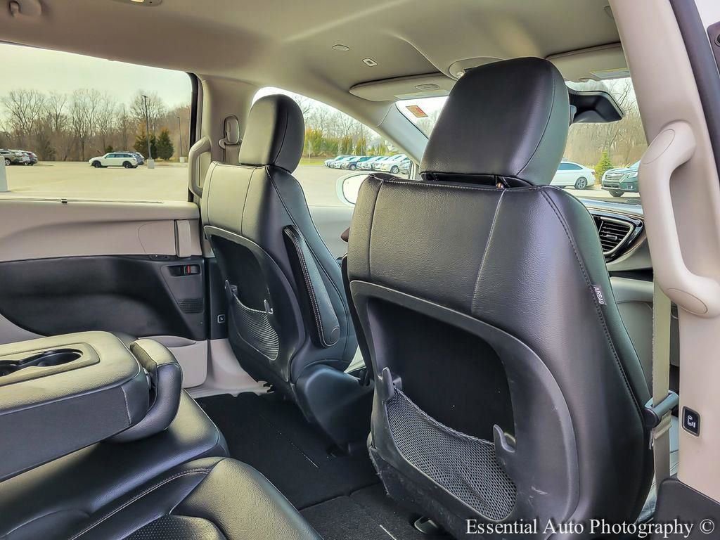 Used 2019 Chrysler Pacifica Touring-L w/ Advanced Safetytec Group image 30