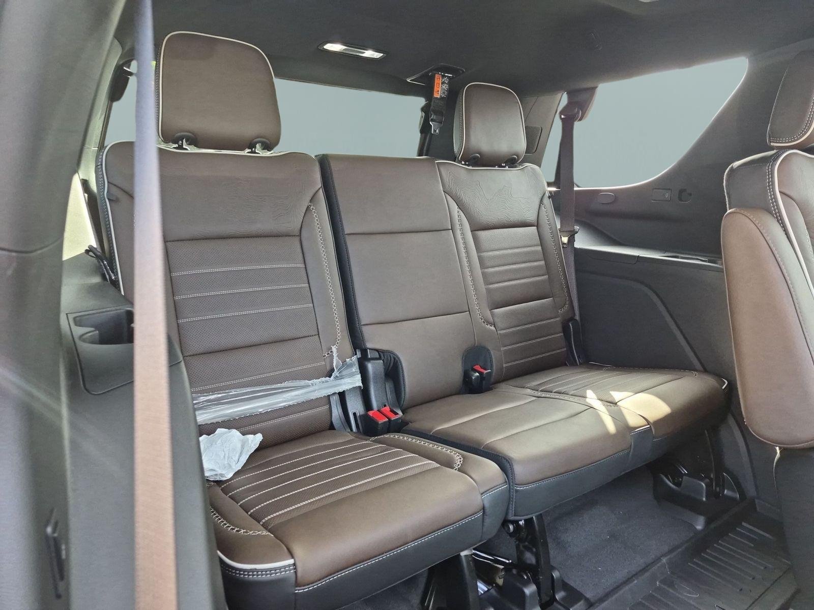 New 2026 GMC Yukon Denali Ultimate w/ LPO, Floor Liner Package AWD/4WD image 28