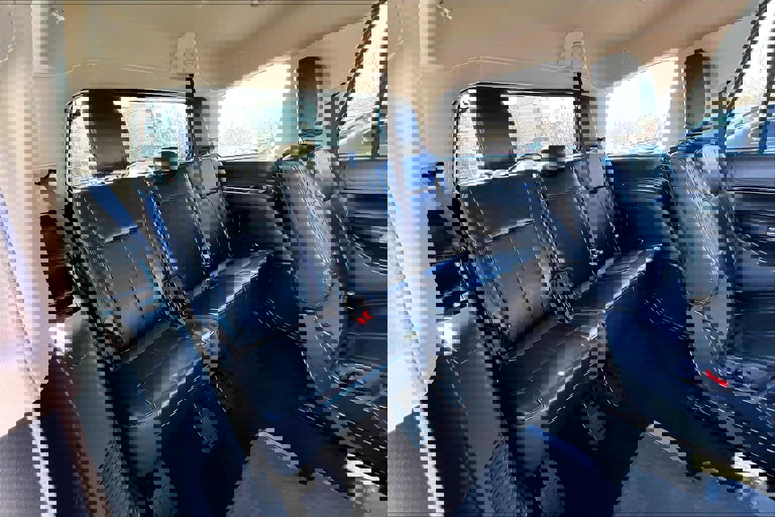 Used 2023 Ford Expedition XLT image 26