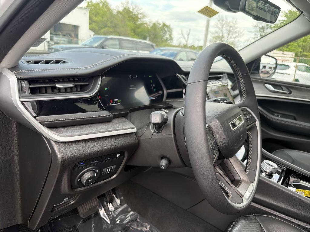 Used 2022 Jeep Grand Cherokee Limited 4xe w/ Luxury Tech Group II AWD/4WD image 20