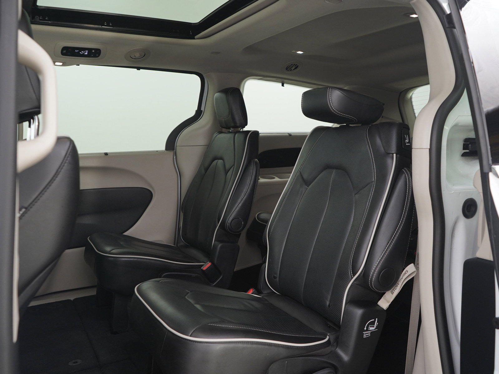 Used 2024 Chrysler Pacifica Limited FWD image 20