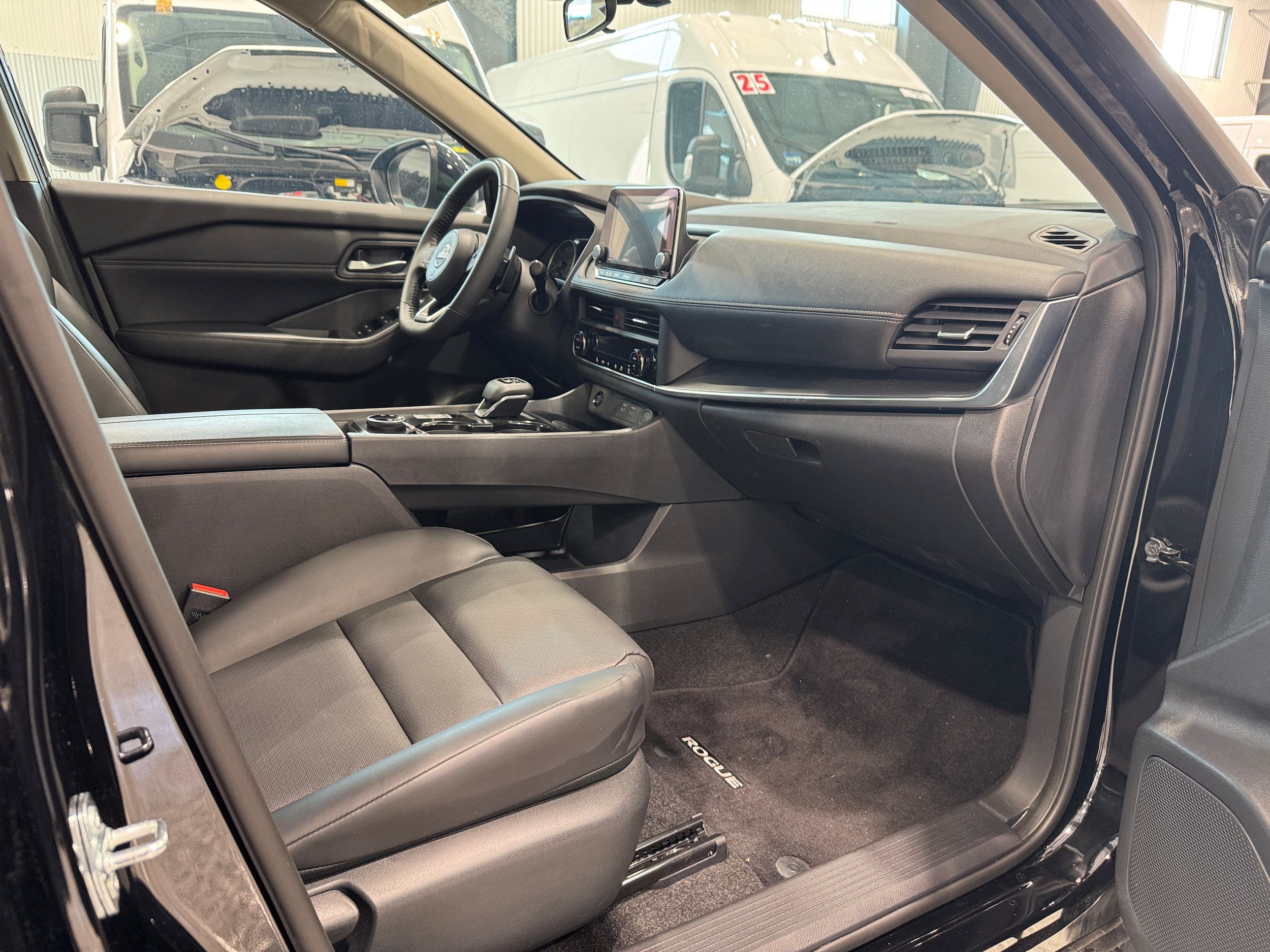 Used 2024 Nissan Rogue SV w/ SV Premium Package AWD/4WD image 14