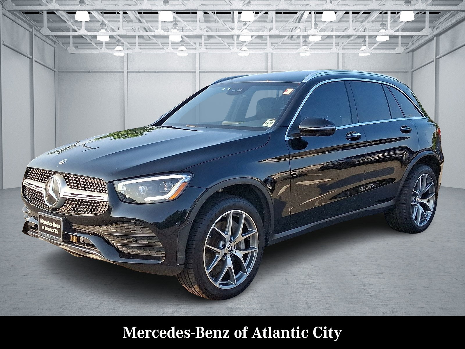 Used 2022 Mercedes-Benz GLC 300 4MATIC SUV image 3