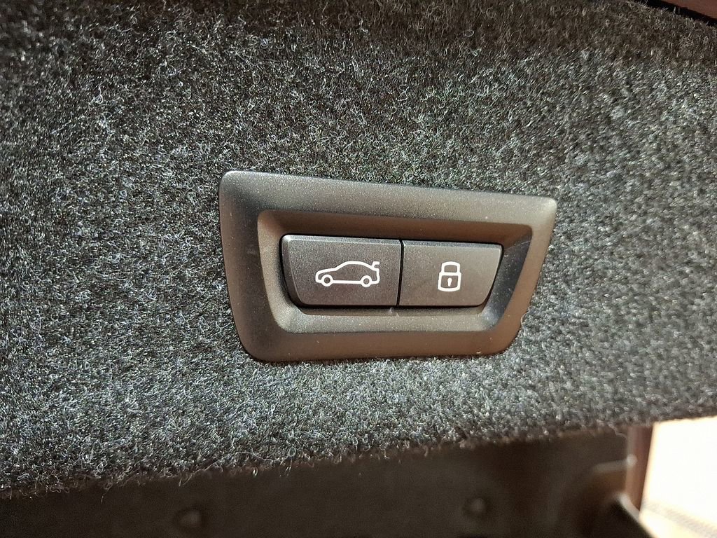 Used 2023 BMW M3 Base w/ M Carbon Exterior Package image 28