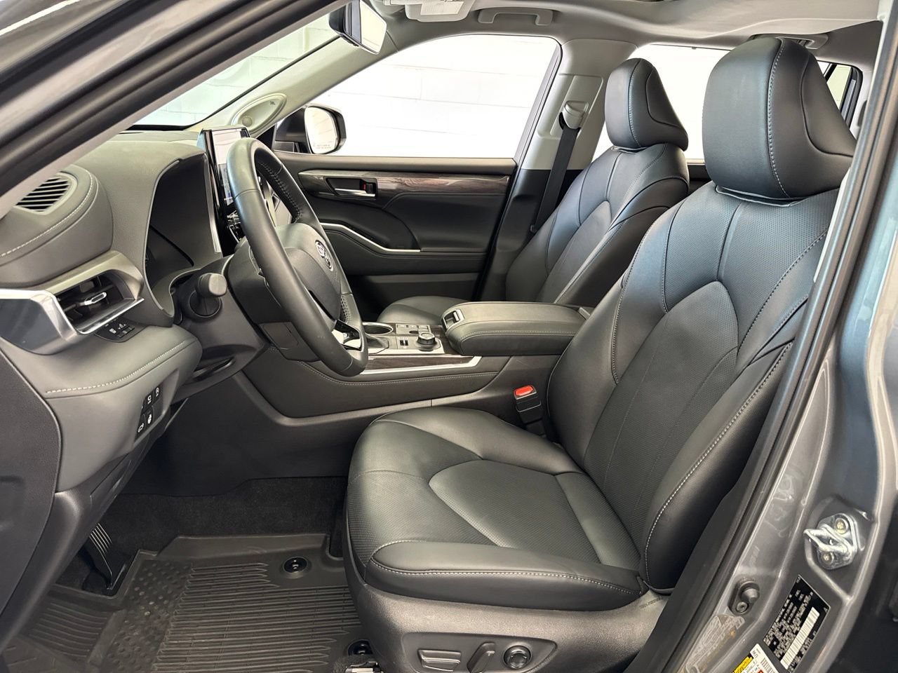 Used 2026 Toyota Highlander Limited AWD/4WD image 15