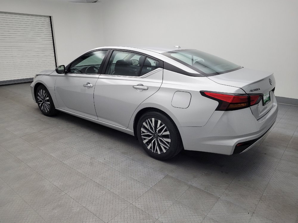 Used 2024 Nissan Altima 2.5 SV image 3