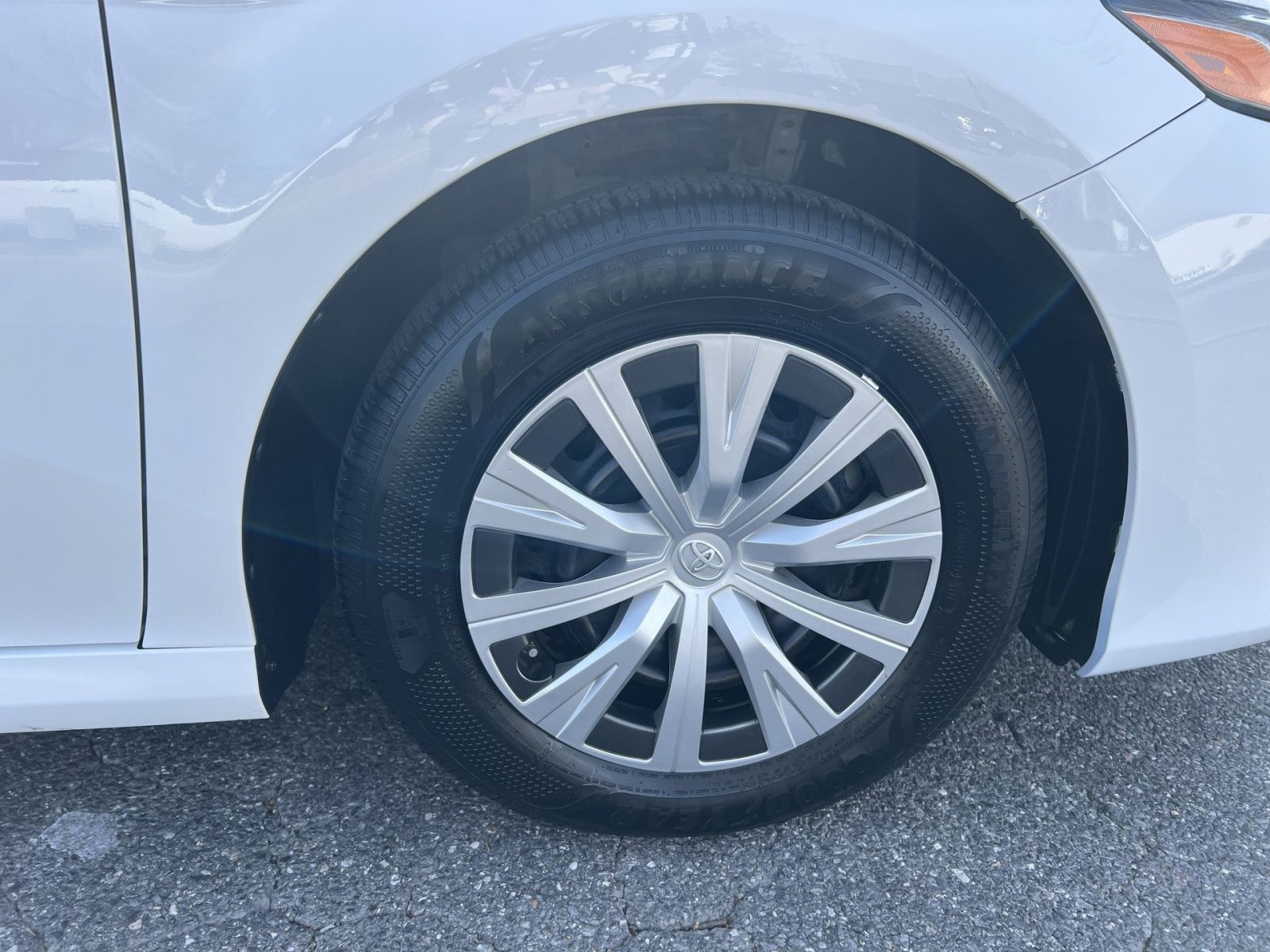 Used 2021 Toyota Camry LE image 12