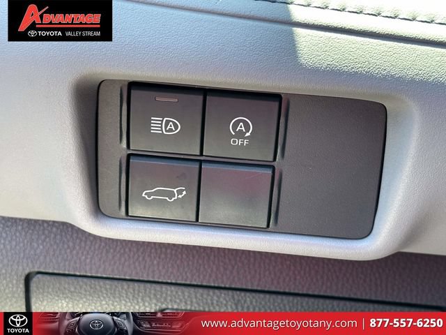 Used 2023 Toyota Highlander LE AWD/4WD image 25