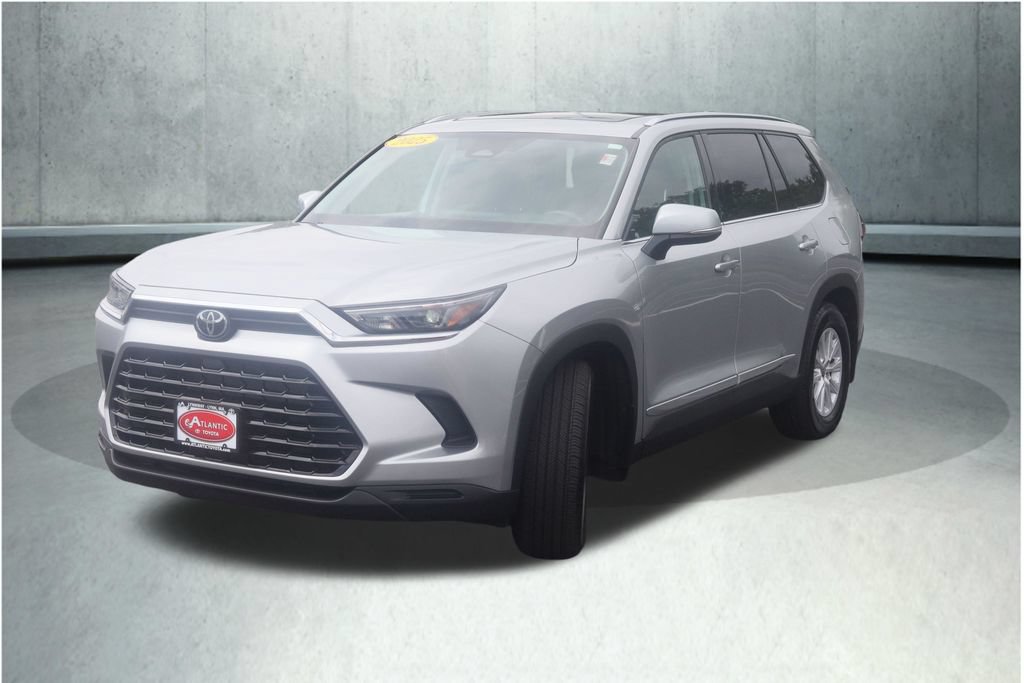 Used 2025 Toyota Grand Highlander AWD image 13