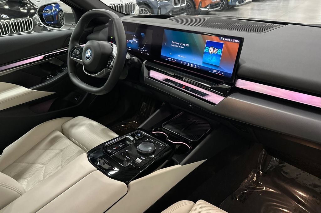 Used 2024 BMW i5 eDrive40i w/ Premium Package RWD image 17