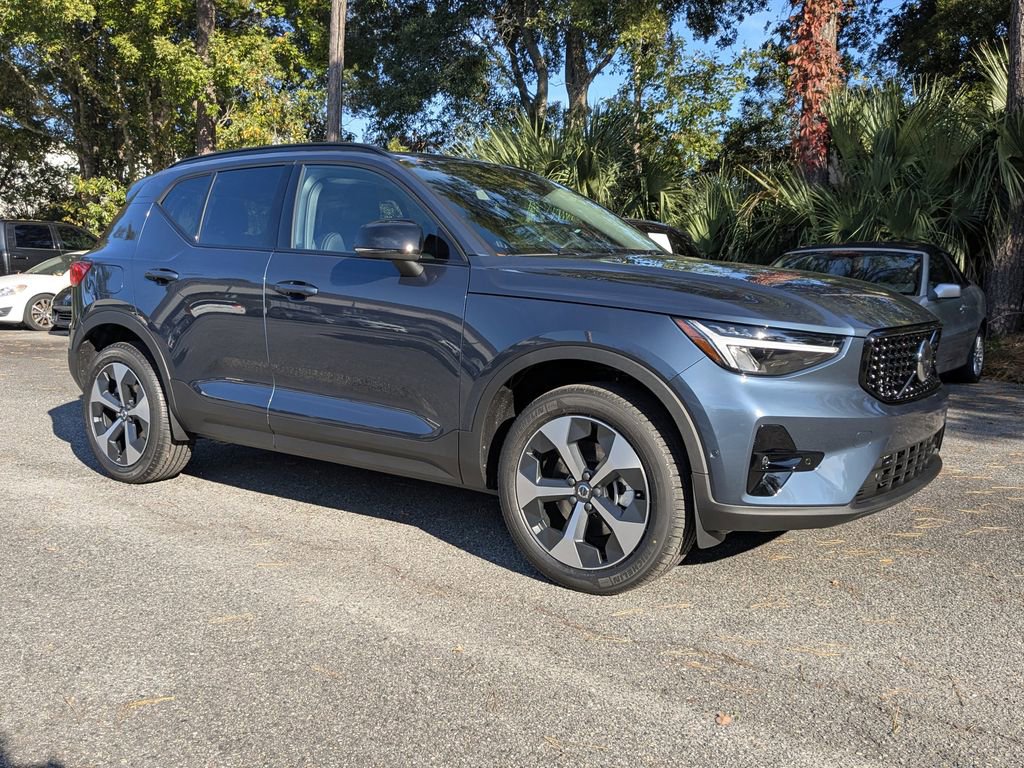 New 2026 Volvo XC40 B4 Plus w/ Protection Package Premier video 2