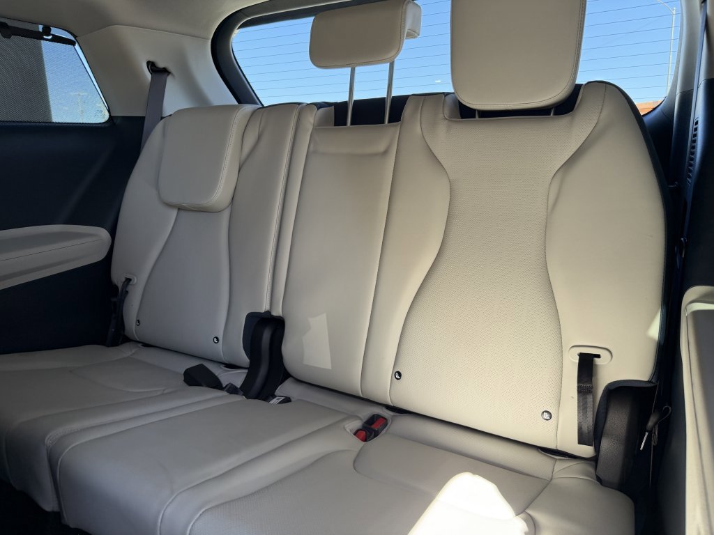 Used 2025 Kia Carnival EX image 38