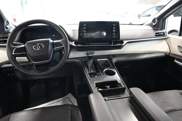 Used 2023 Toyota Sienna Platinum AWD/4WD image 15