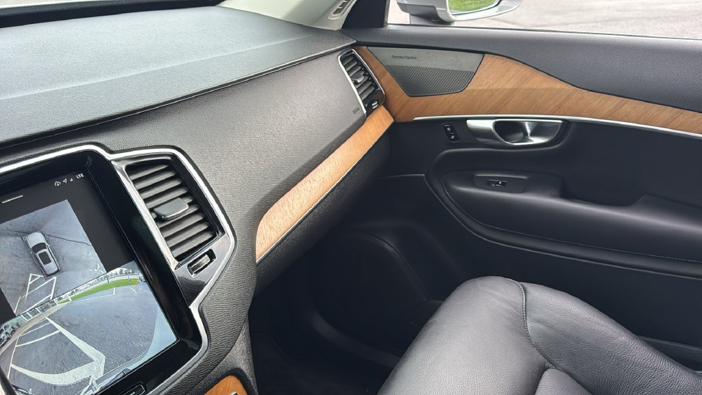 Used 2025 Volvo XC90 T8 Plus AWD/4WD image 21