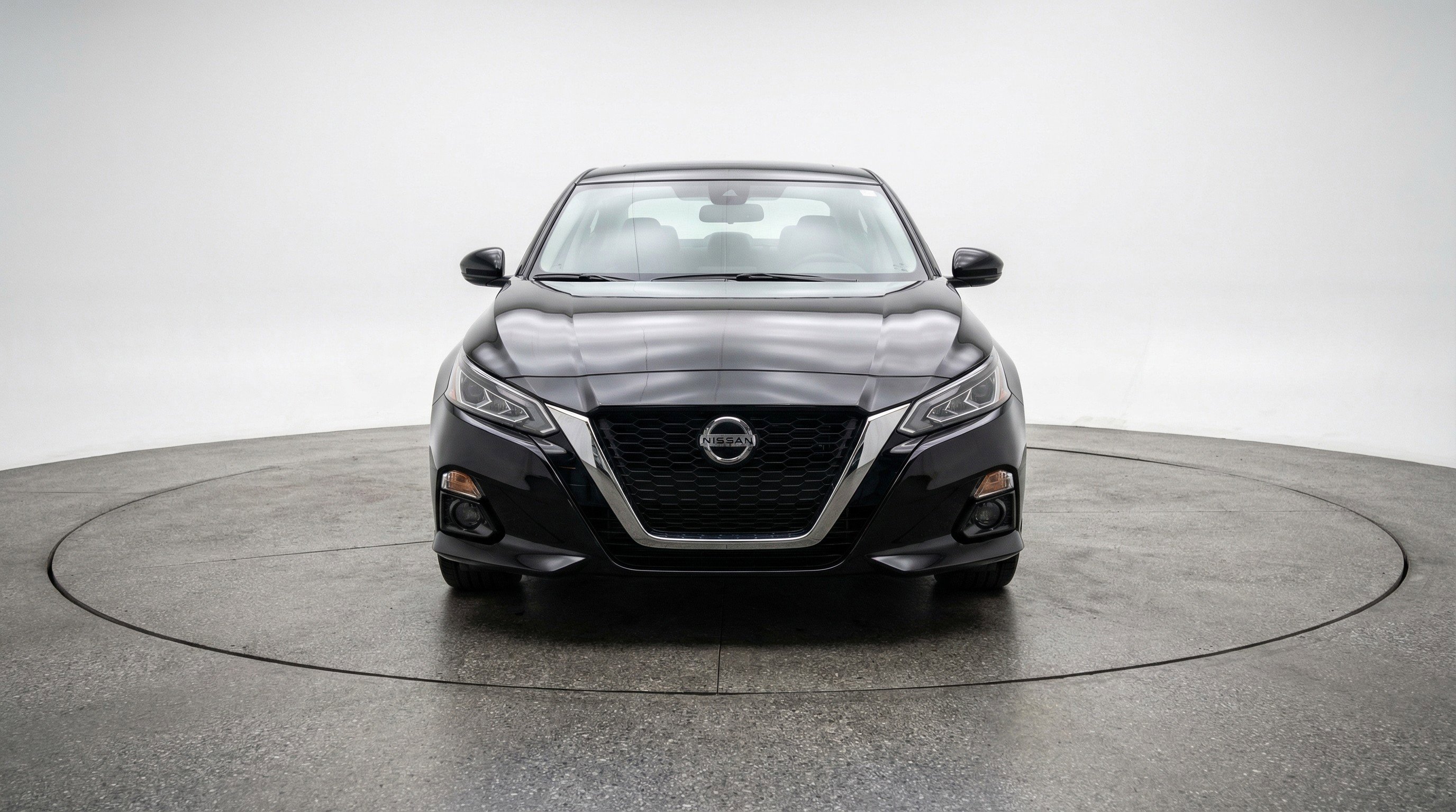 Used 2025 Nissan Altima 2.5 SV image 2