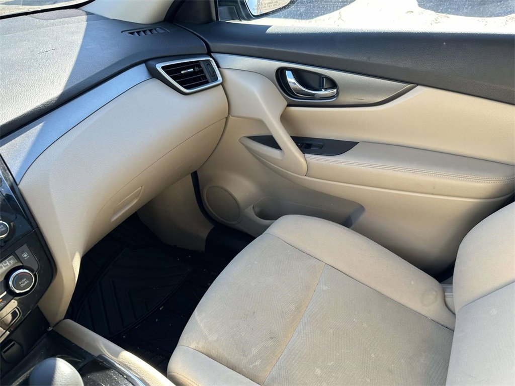Used 2016 Nissan Rogue SV image 31