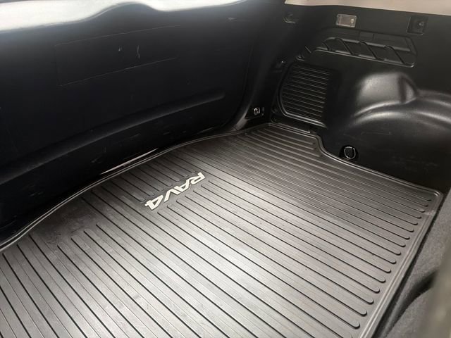 Used 2017 Toyota RAV4 XLE w/ All Weather Liner Package AWD/4WD image 20