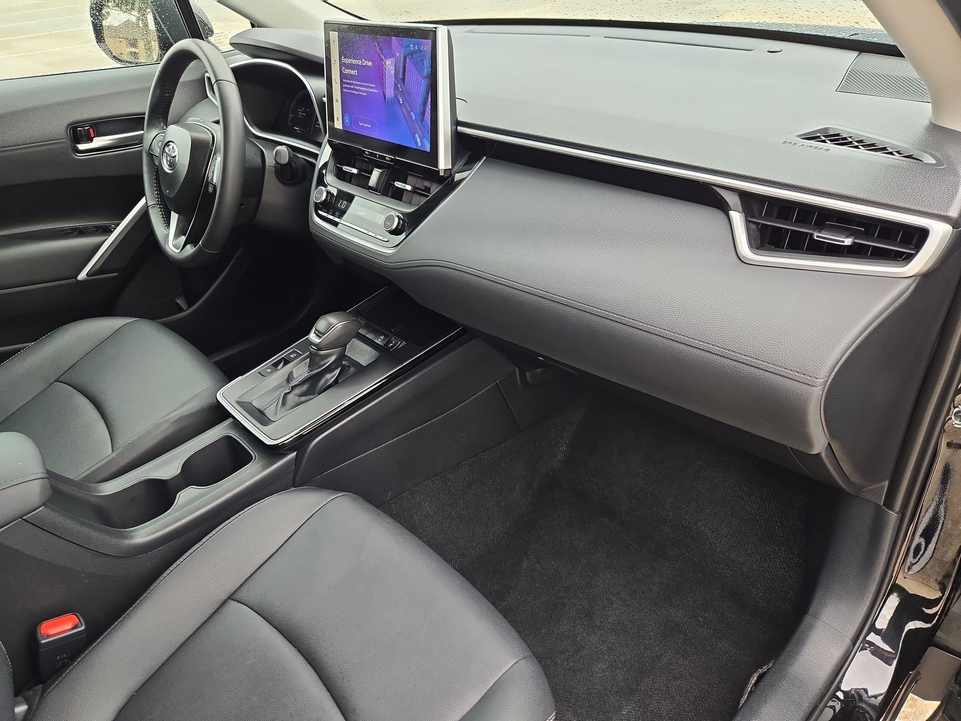 Used 2026 Toyota Corolla Cross XLE FWD image 32
