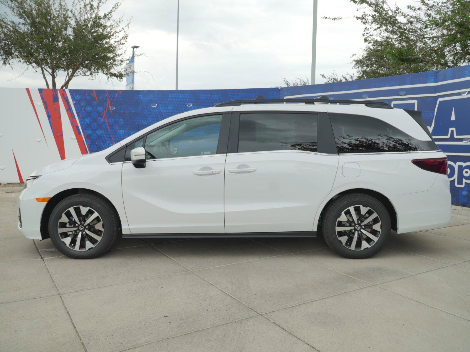 New 2027 Honda Odyssey EX-L image 10