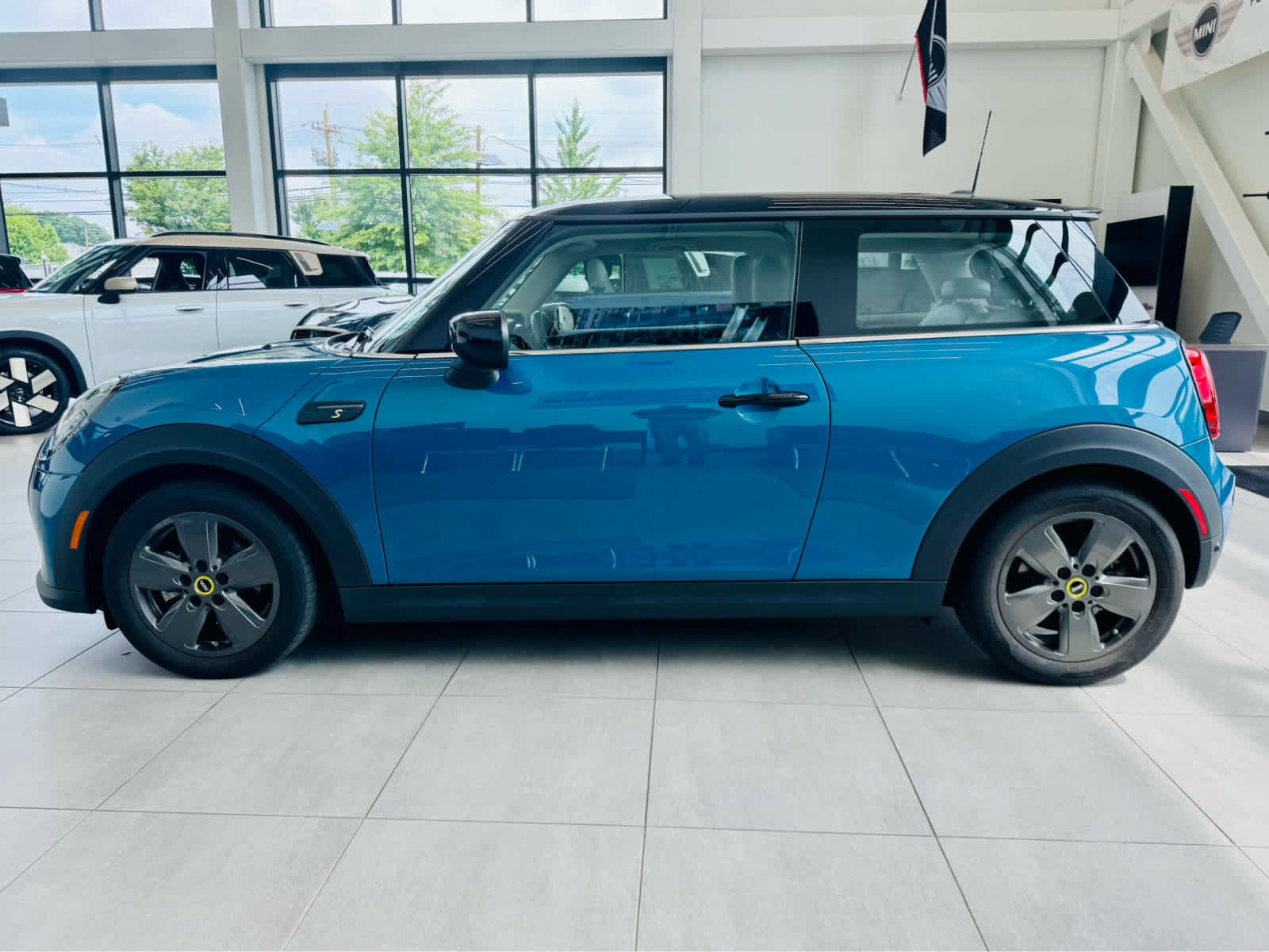 Used 2024 MINI Cooper SE FWD image 9
