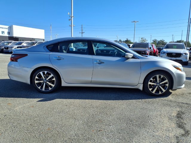 Used 2017 Nissan Altima 2.5 SR FWD image 5