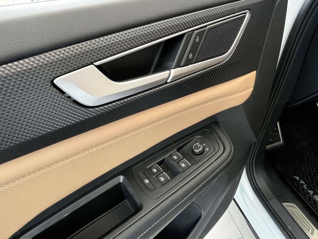 New 2026 Volkswagen Atlas Cross Sport SEL R-Line image 13