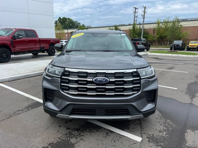 Used 2025 Ford Explorer Active AWD/4WD image 2