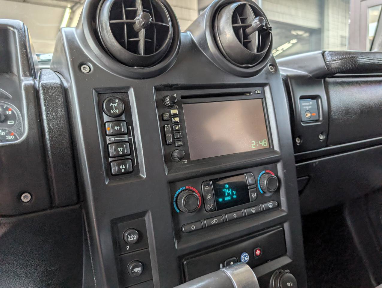 Used 2005 HUMMER H2 w/ Preferred Equipment Group image 16
