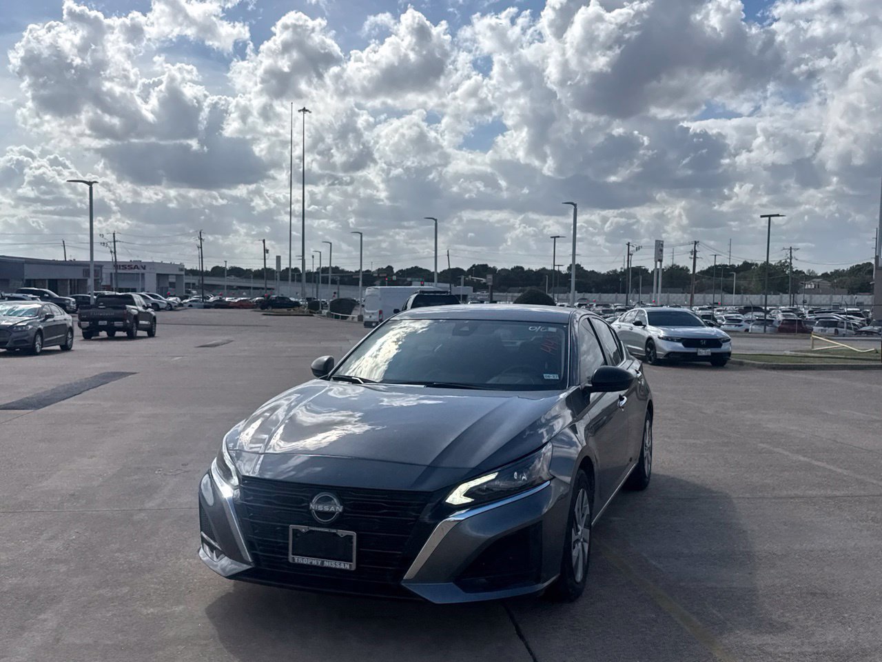Used 2025 Nissan Altima 2.5 S FWD image 8