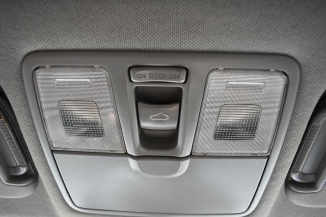 Used 2012 Hyundai Veloster w/ Style Pkg FWD image 27