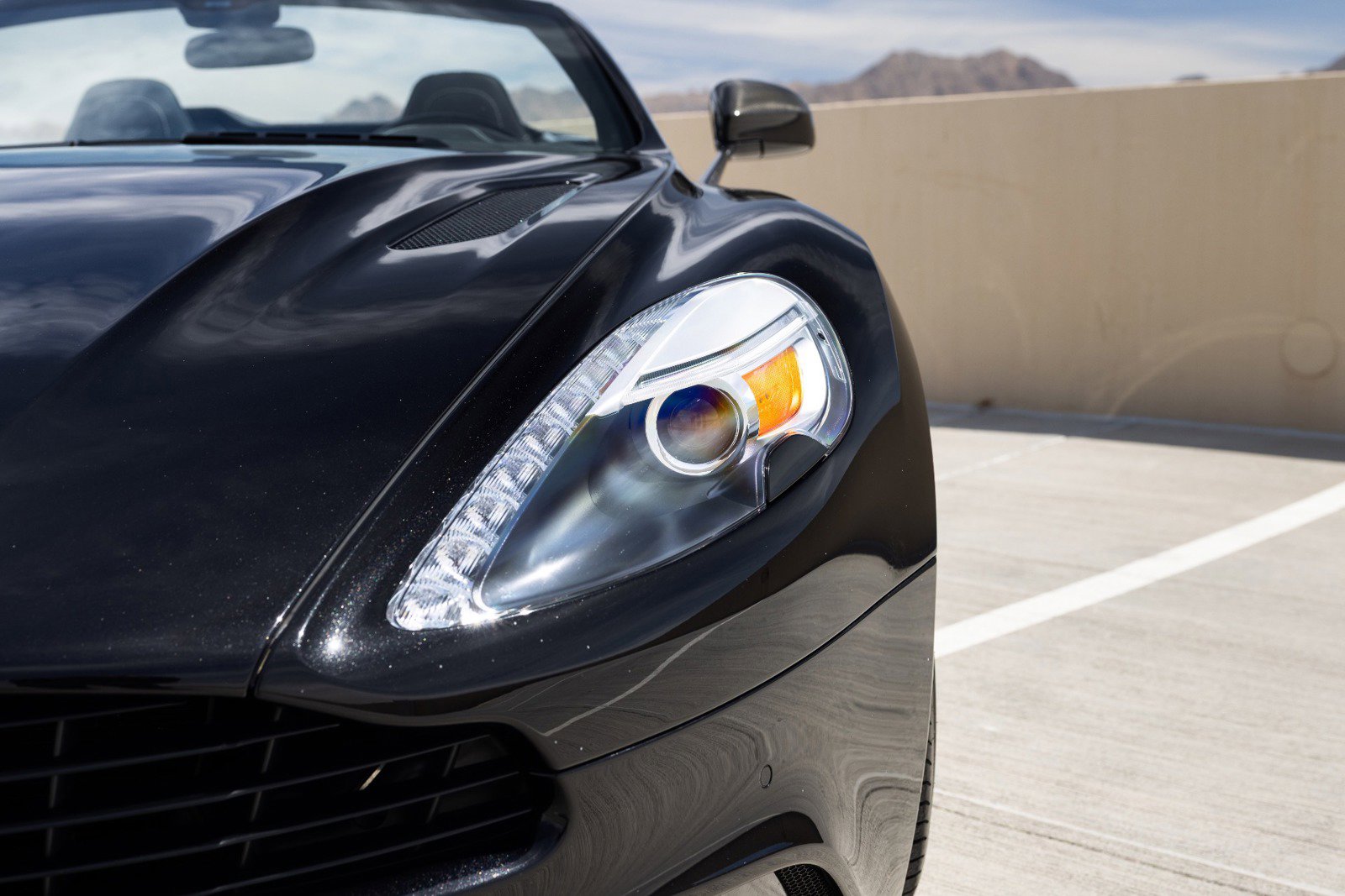 Used 2015 Aston Martin Vanquish Volante RWD image 22