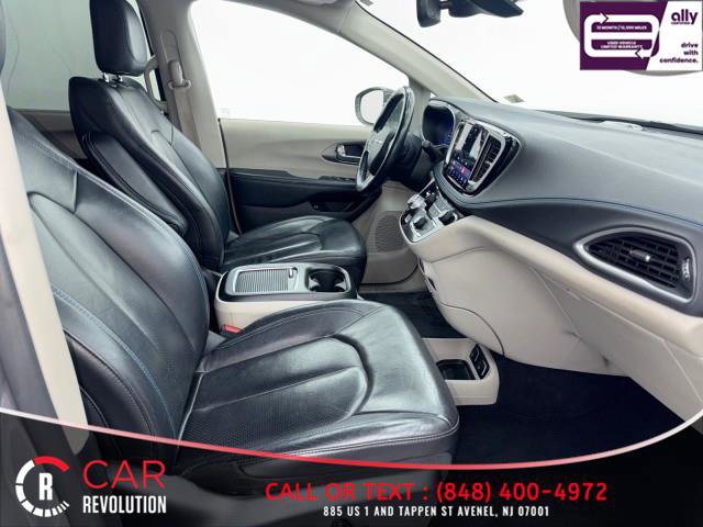Used 2021 Chrysler Pacifica Touring-L image 43