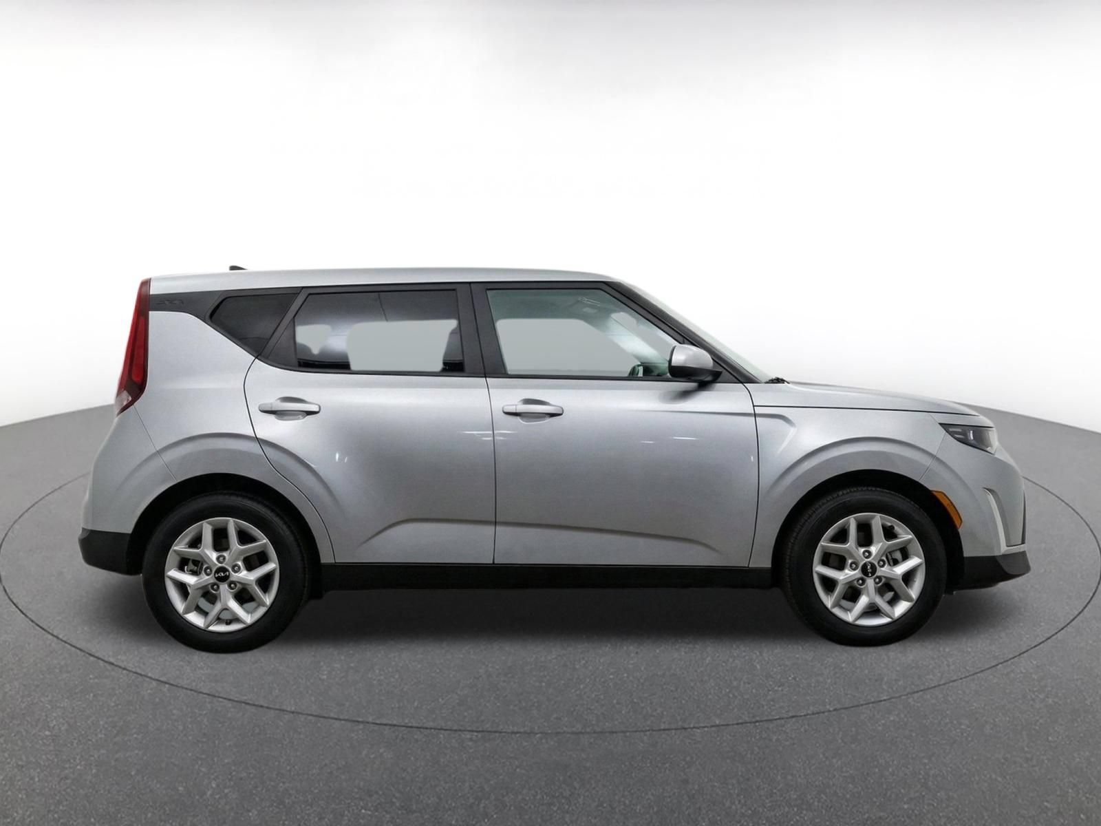 Used 2025 Kia Soul LX w/ LX Technology Package FWD image 13