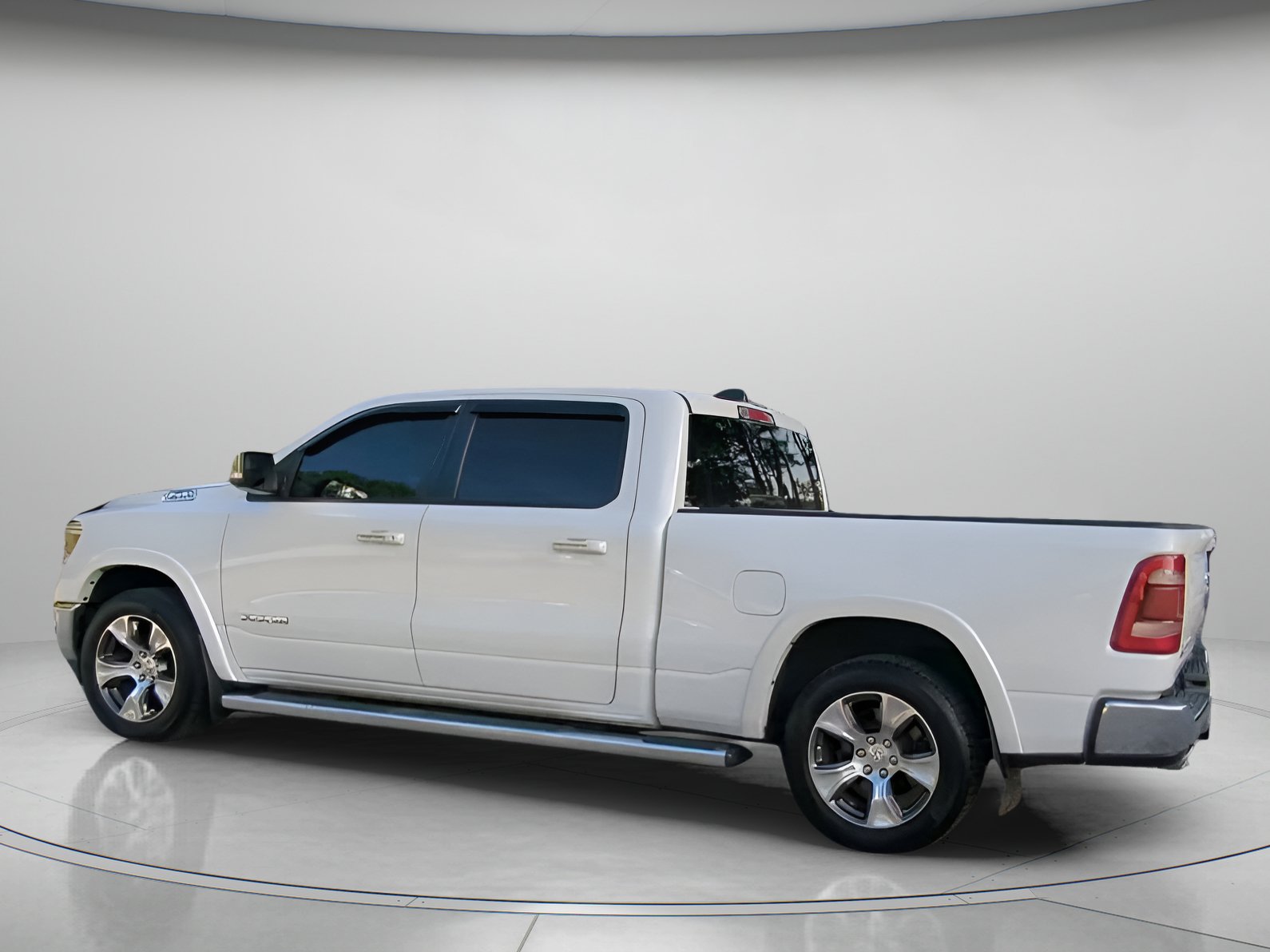 Used 2019 RAM 1500 Laramie AWD/4WD image 19
