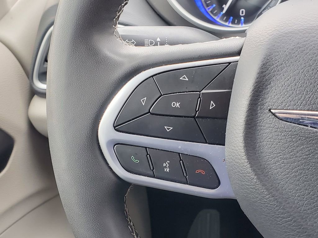 Used 2024 Chrysler Pacifica Touring-L image 22