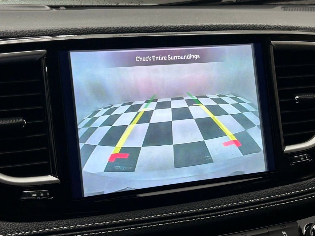 Used 2024 Chrysler Pacifica Select image 19