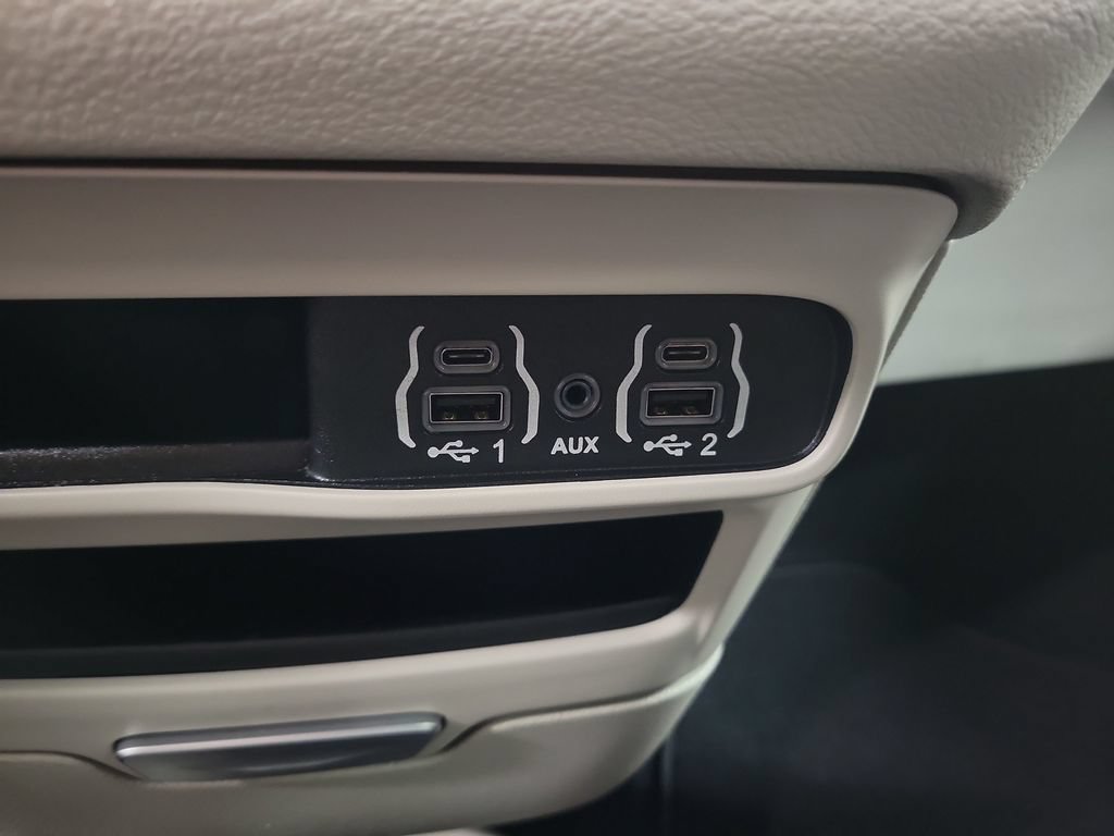 Used 2024 Chrysler Pacifica Touring-L FWD image 19