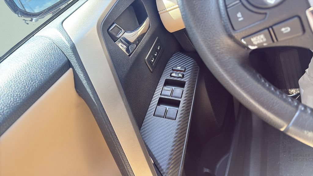Used 2014 Toyota RAV4 Limited w/ Technology Package FWD image 21