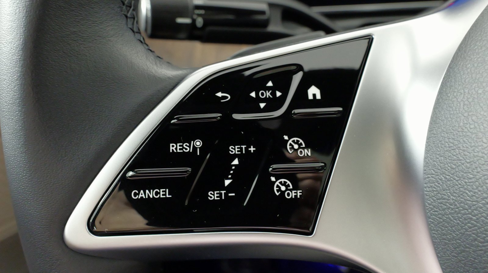 Used 2024 Mercedes-Benz C 300 4MATIC Sedan image 63