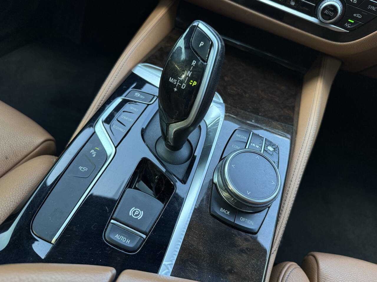Used 2019 BMW 530i w/ Luxury Package RWD image 28